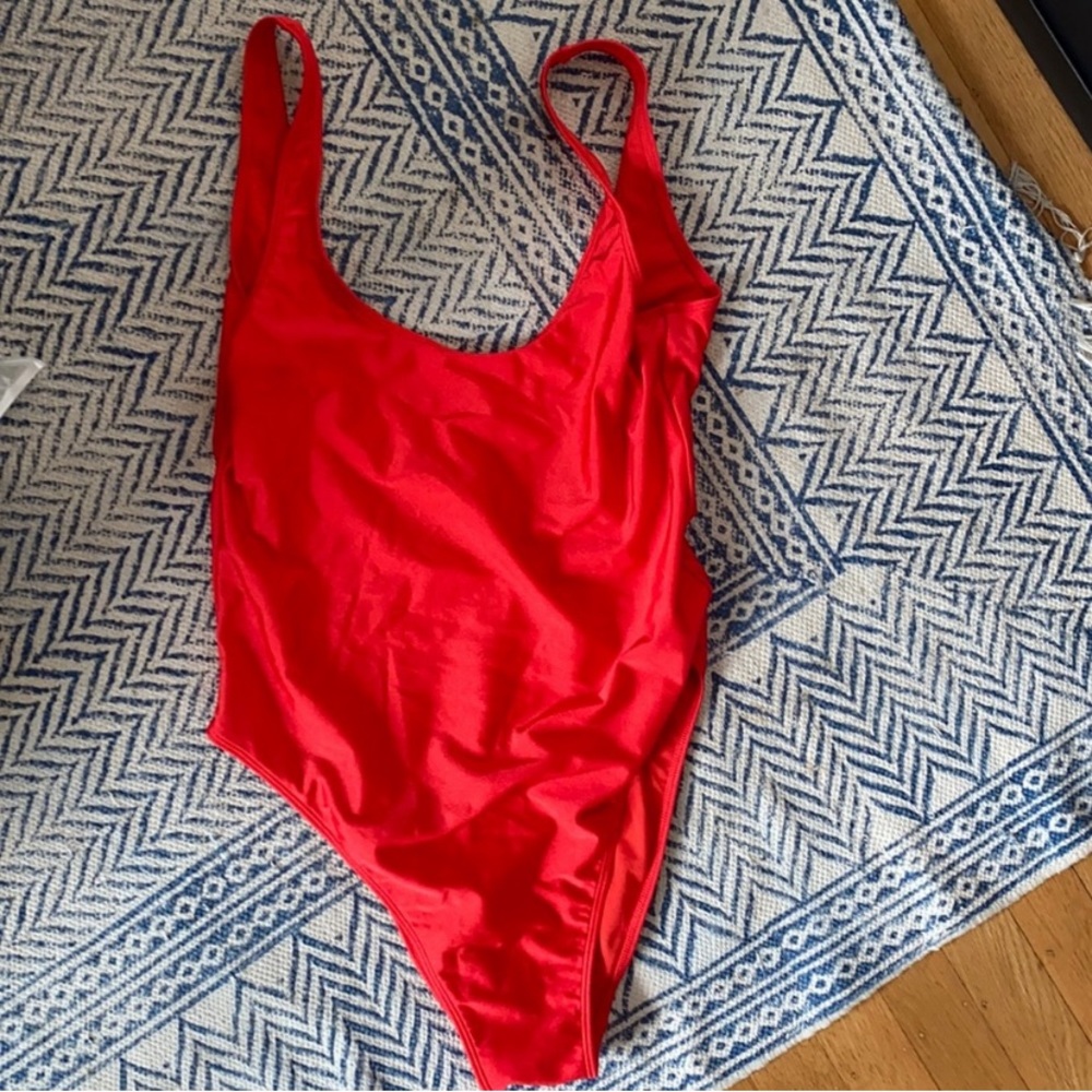 DixPerfect Red metallic Malibu High-Cut One Piece Size L